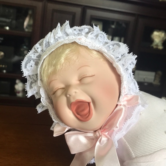 Ashton Drake “Sarah” Collectable Doll - Picture 2 of 8